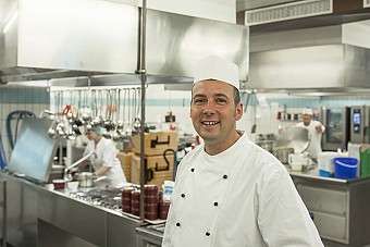 Stefan Schötschel, Küchenleiter der Roland-Klinik