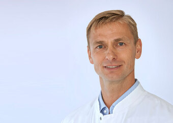 Dr. Rüdiger Ahrens, Chefarzt des Zentrums für Schulterchirurgie, Arthroskopische Chirurgie und Sporttraumatologie